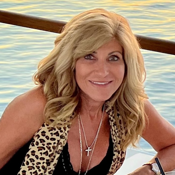 Meet your Posher, Jayna - Picture 1 of 1